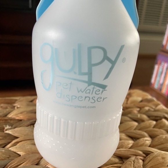 Gulpy pet travel water dispenser - Picture 2 of 3